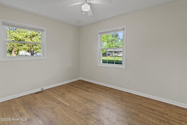 Building Photo - 203 Knight Pl