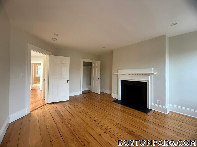 Building Photo - 1726 Beacon St