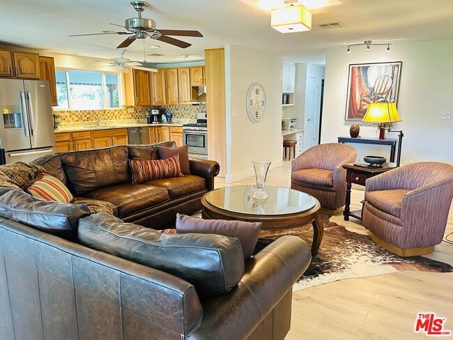 Building Photo - 425 S Paseo Laredo