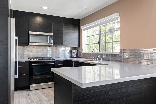 Building Photo - 10777 Ashton Ave