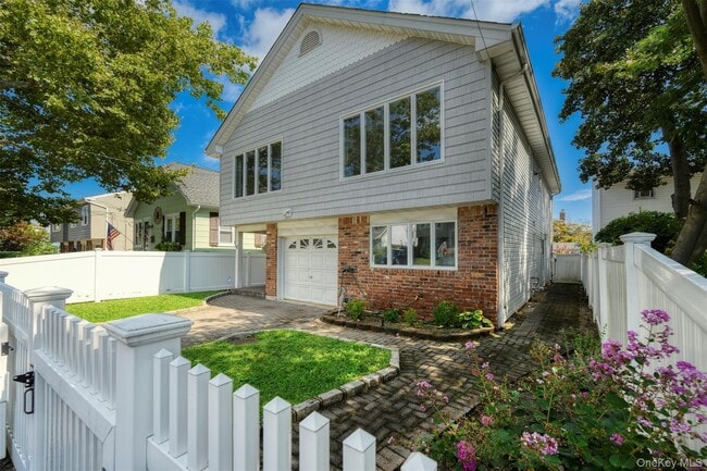 Building Photo - 11 7th St