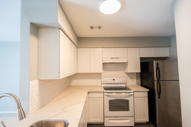 Building Photo - 2501 Gulf Fwy