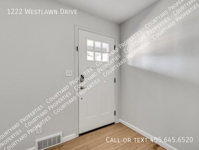 Building Photo - 1222 Westlawn Dr