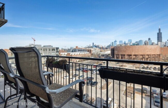 Building Photo - 6 S Laflin St