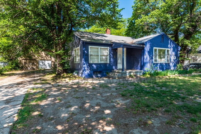 Building Photo - 1421 N Holyoke St