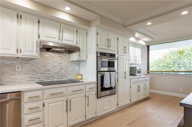 Building Photo - 1800 S Ocean Dr