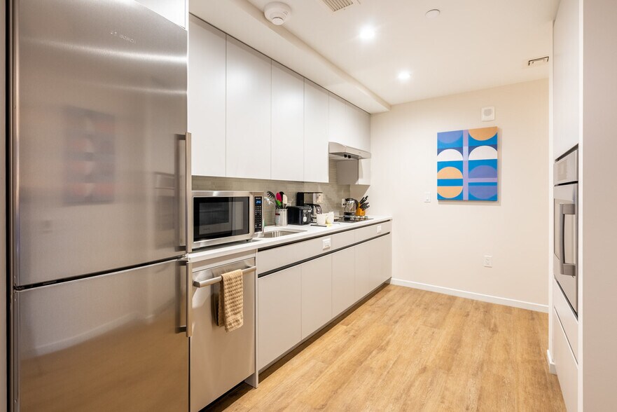 Building Photo - 131 Seaport Blvd