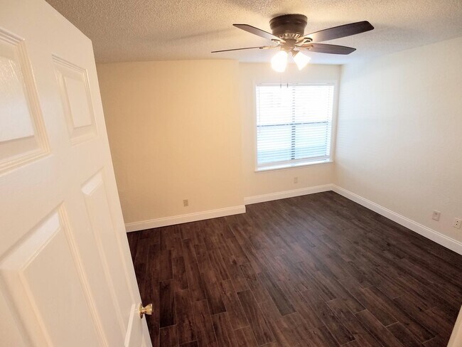 Building Photo - FOR RENT! Fabulous Full Remodeled 1/1 Wint...