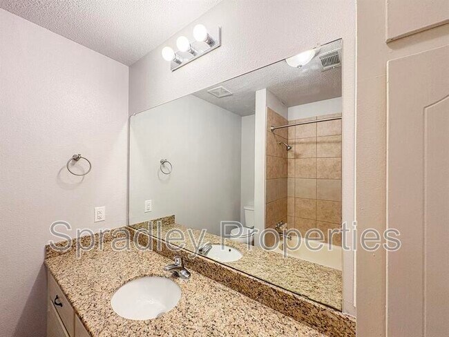 Building Photo - 1020 N Wall St