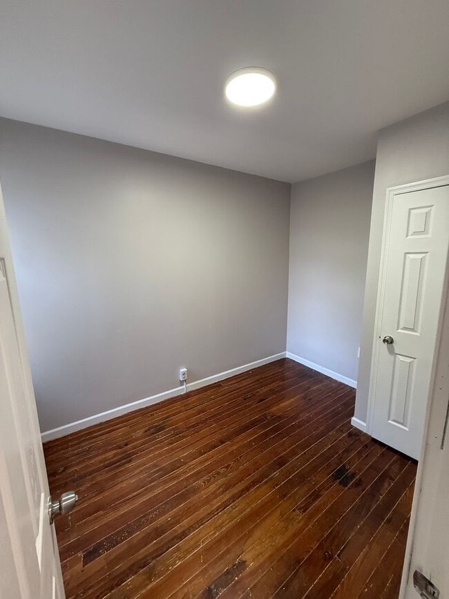 Building Photo - Point Breeze 3 bedroom South Philly