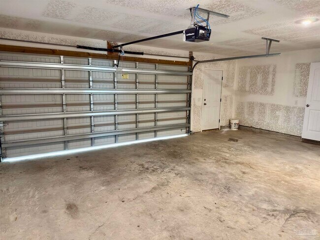 Building Photo - 5065 Peach Dr