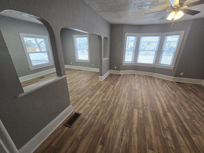 Building Photo - 104 N Evanston Ave