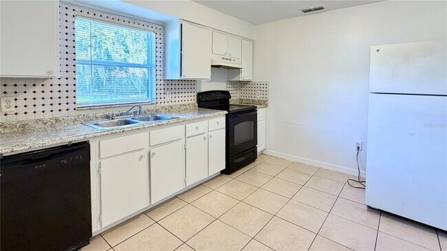 Building Photo - 1905 Park Manor Dr