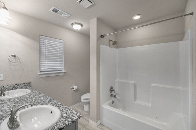 Building Photo - 1230 Gardenia St