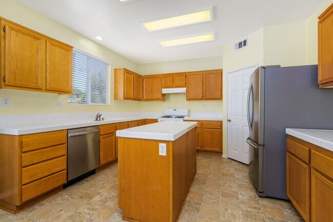 Building Photo - 46433 Vianne Ct