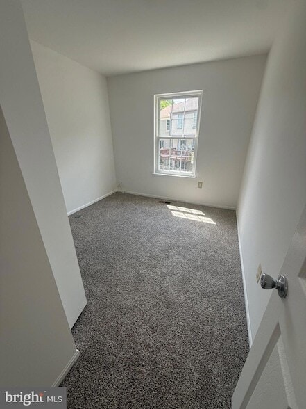 Building Photo - 306 Hillside Terrace