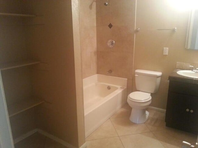 Building Photo - 7955 W Fairmount Ave