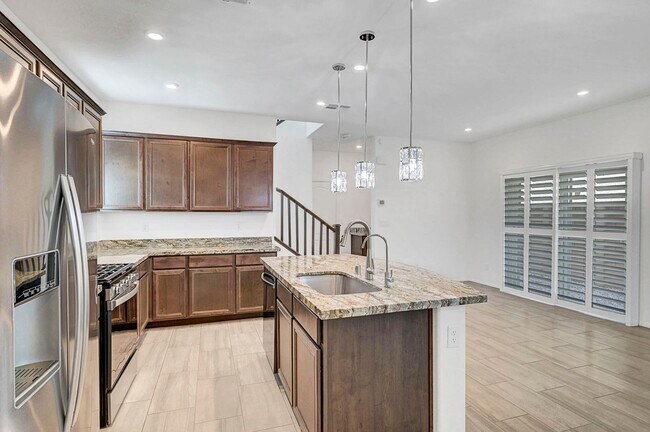 Building Photo - Stunning 3 Bedroom in Skye Canyon Master P...