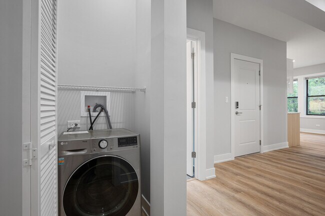 Building Photo - 1310 W Birchwood Ave