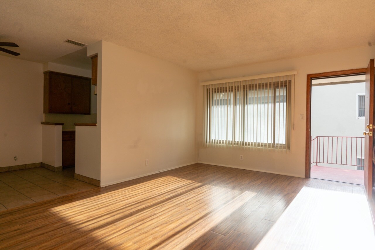 Building Photo - 234 E Tamarack Ave