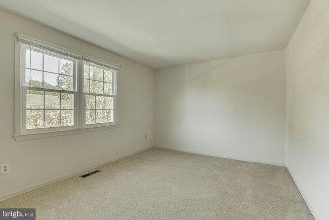 Building Photo - 3025 Ellenwood Dr