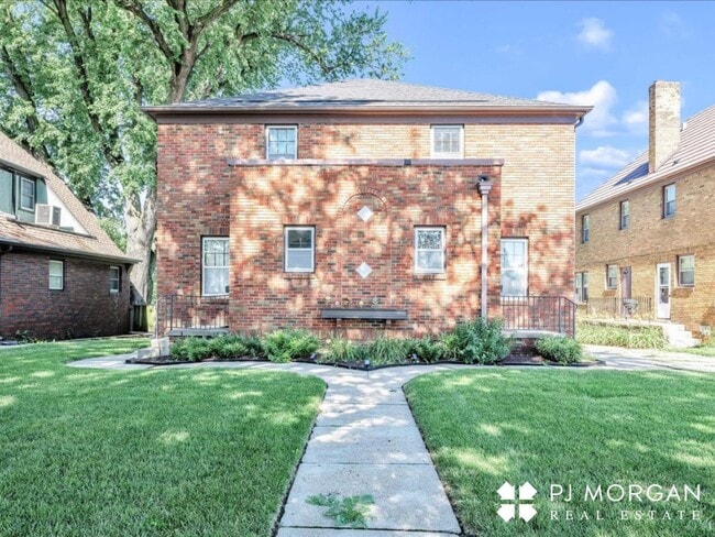 Primary Photo - 2 bedroom duplex for rent in Midtown!
