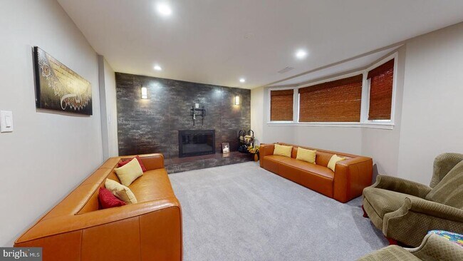 Building Photo - 7628 Chancellor Way