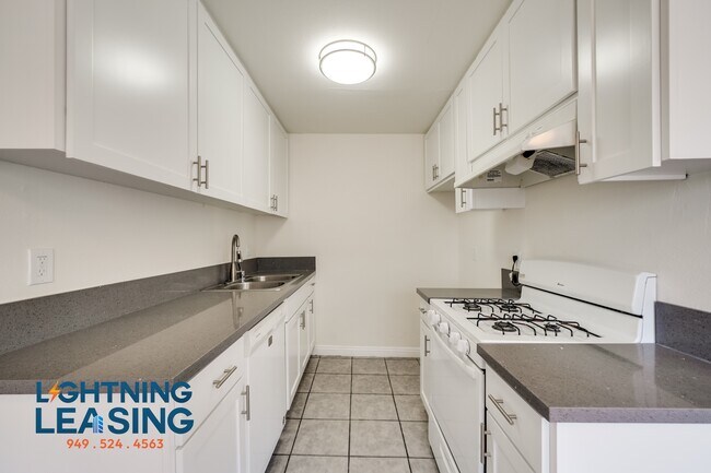 Building Photo - 6546-6542 Sepulveda Blvd