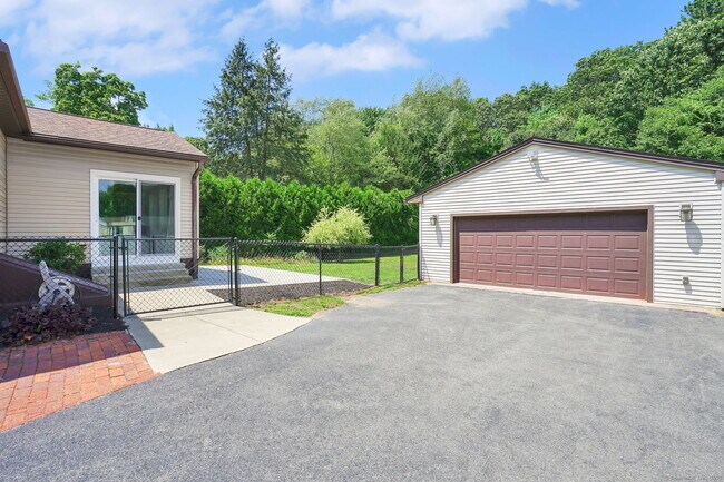 Building Photo - 293 Brainard Rd