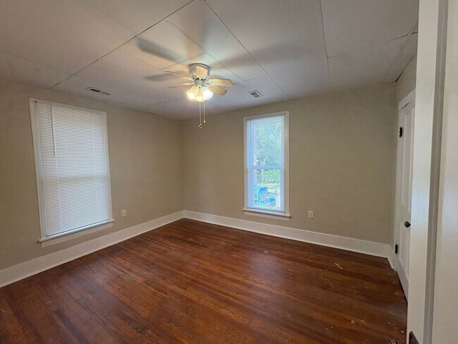 Building Photo - 1629 Forrest Dr