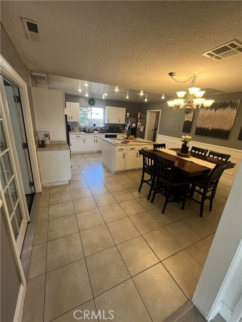 Building Photo - 940 Leslie Dr