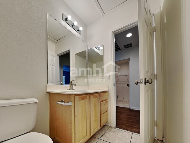 Building Photo - 611 Desert Silk Ct