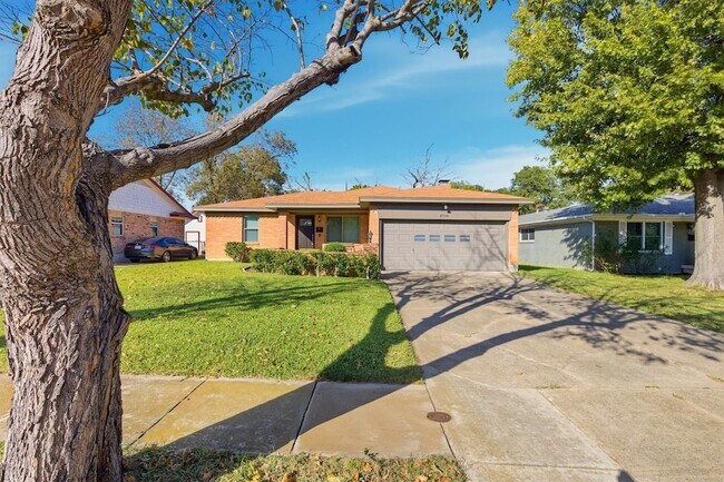 Building Photo - 8739 Ukiah Dr