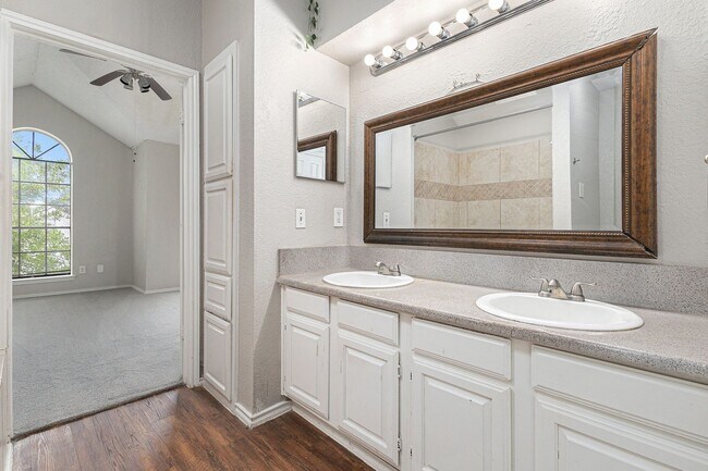 Building Photo - Beuatiful Home in Dallas County