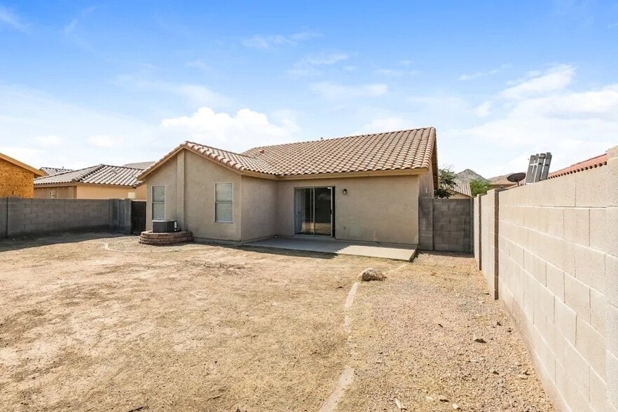 Building Photo - 113 E Beth Dr