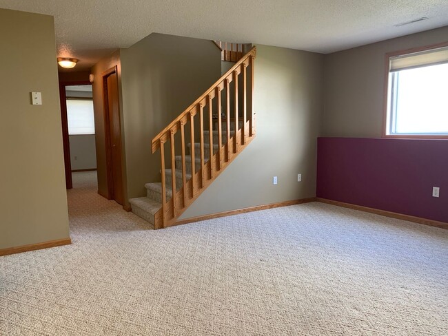 Building Photo - 3 Bedroom Twinhome in South Fargo!!