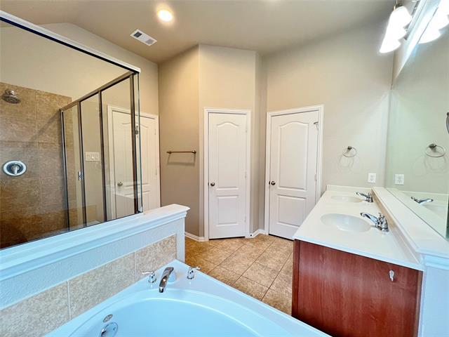 Building Photo - 505 Maverick Dr