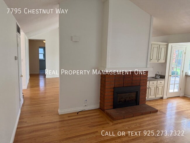 Building Photo - 7795 Chestnut Way