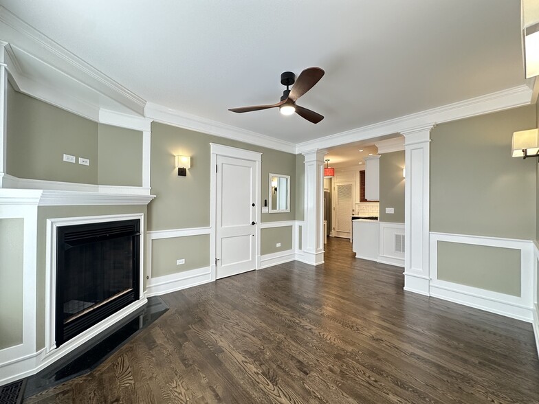 Building Photo - 1410 W Cornelia Ave