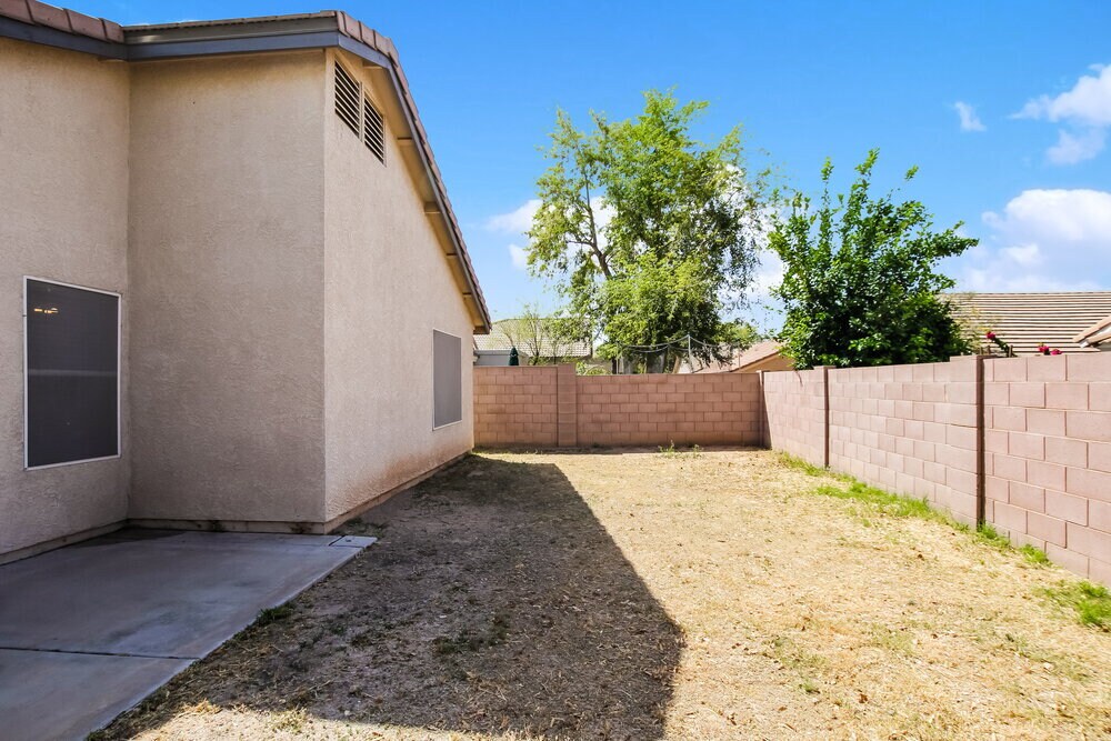 Building Photo - 1652 N Serina