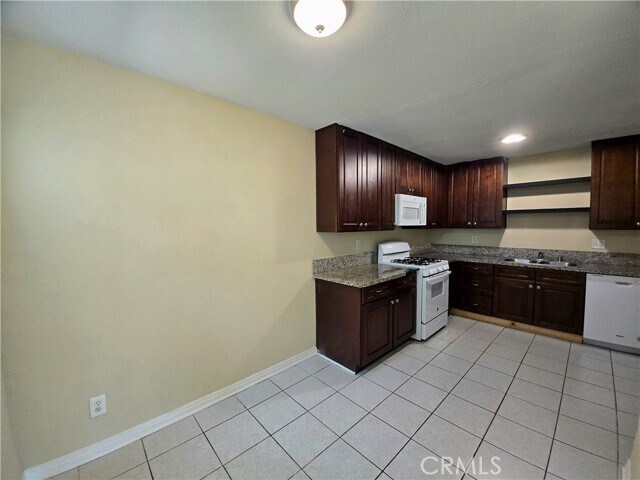 Building Photo - 308 N Camellia Ave