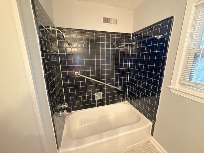 Building Photo - 1497 Maxine St