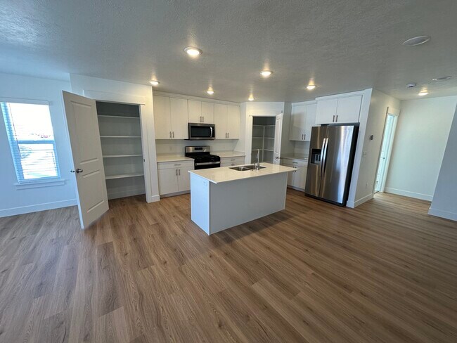 Building Photo - 33 N 460 W