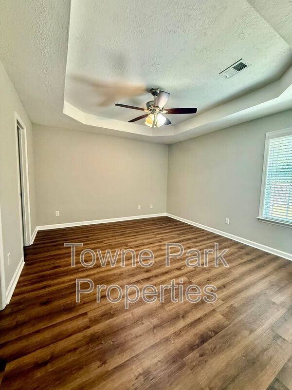 Building Photo - 822 Whispering Willow Ct