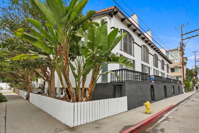 Building Photo - 33 Eastwind