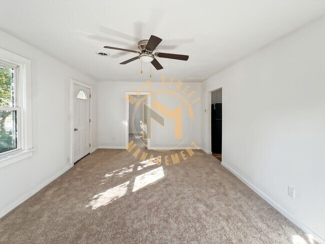 Building Photo - 2 Bed 1 Bath Single Family Home