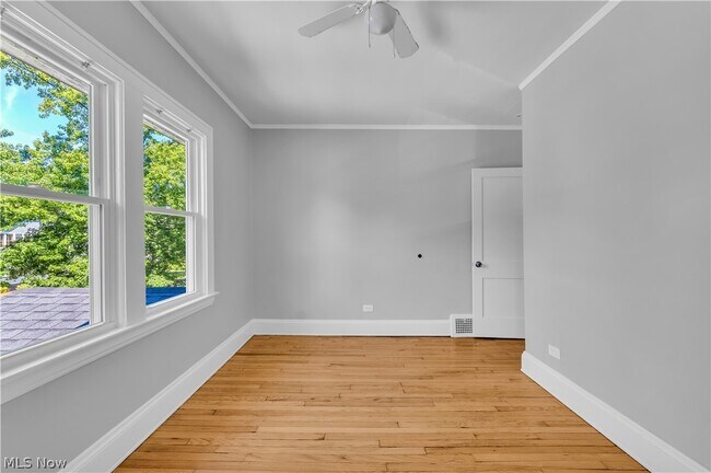 Building Photo - 921 Helmsdale Rd