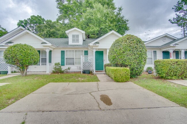 Primary Photo - Adorable Updated 2BR Cottage-Style Townhom...
