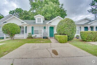 Building Photo - Adorable Updated 2BR Cottage-Style Townhom...