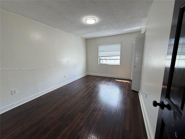 Building Photo - 3582 NE 171 St